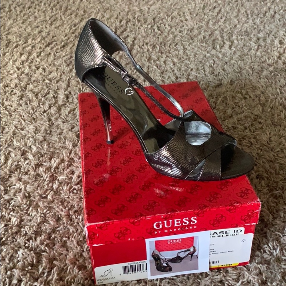 GUESS - Picture 4 of 4